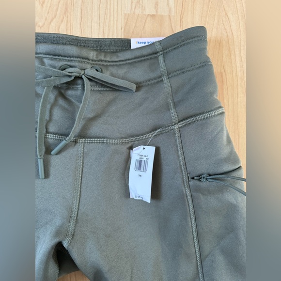 NWT Old Navy Fleece Lined Athletic Leggings XS - Picture 2 of 9